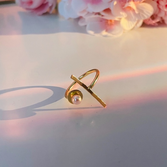 "Artistry in gold and pearls, a designer ring that exudes elegance from Rang - Picture 2 of 3